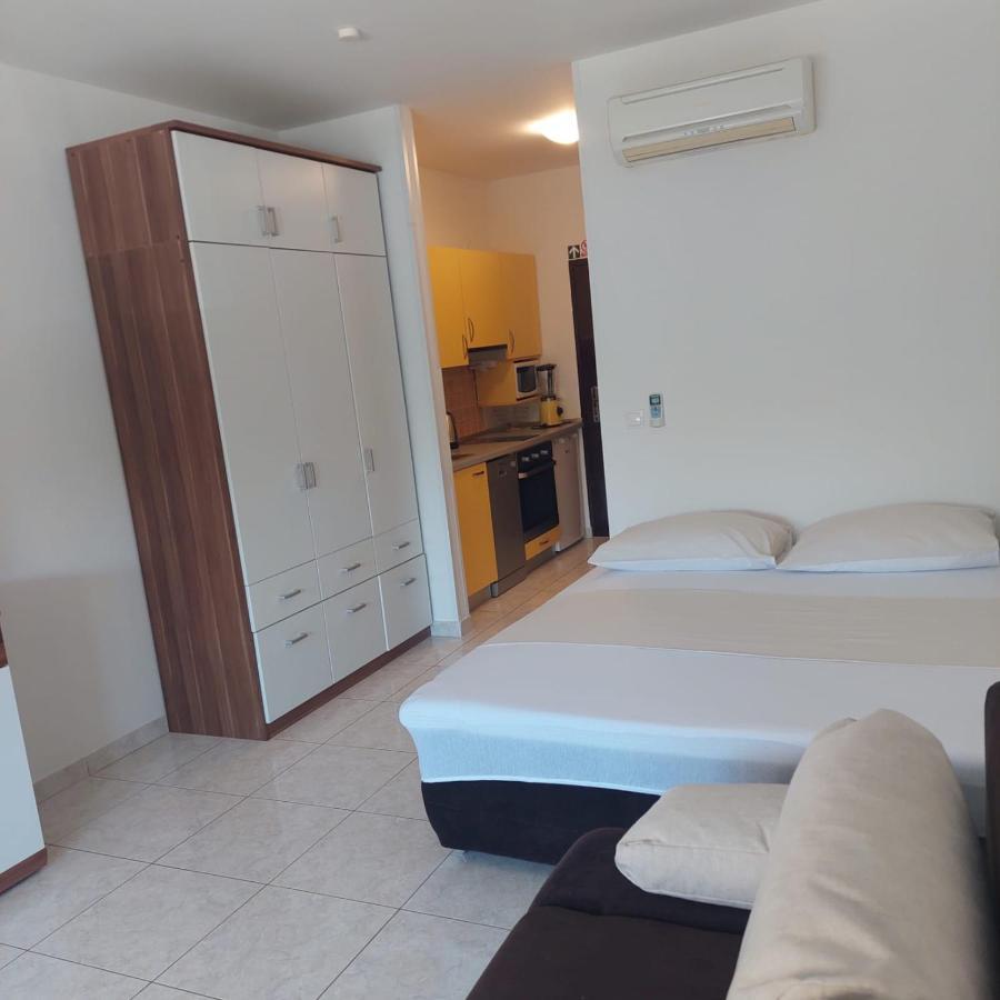Mihaela Studio Apartmans 150M Near The Beach Kaštela Exterior foto